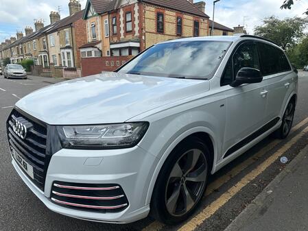 AUDI Q7 3.0 TDI V6 S line